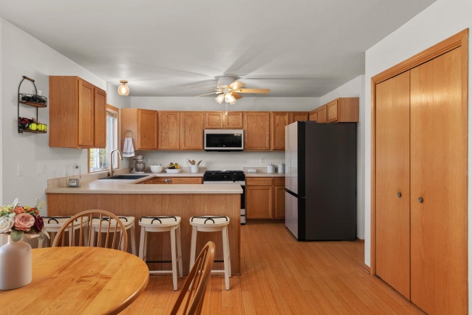 137 Lamplighter Loop SE, POPLAR GROVE, Illinois 61065, 4 Bedrooms Bedrooms, ,2 BathroomsBathrooms,House,For Sale,Lamplighter Loop SE,202602394