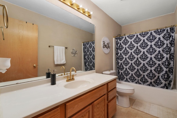 137 Lamplighter Loop SE, POPLAR GROVE, Illinois 61065, 4 Bedrooms Bedrooms, ,2 BathroomsBathrooms,House,For Sale,Lamplighter Loop SE,202602394