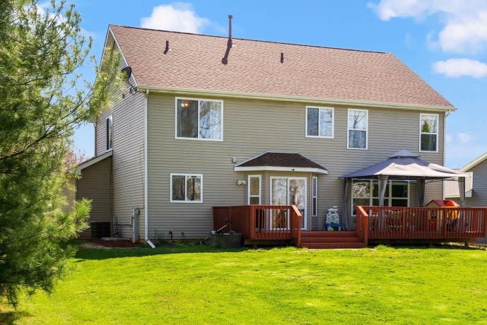 137 Lamplighter Loop SE, POPLAR GROVE, Illinois 61065, 4 Bedrooms Bedrooms, ,2 BathroomsBathrooms,House,For Sale,Lamplighter Loop SE,202602394