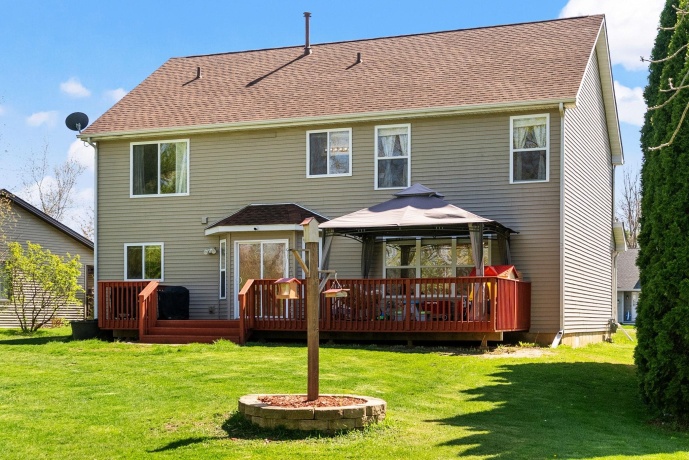 137 Lamplighter Loop SE, POPLAR GROVE, Illinois 61065, 4 Bedrooms Bedrooms, ,2 BathroomsBathrooms,House,For Sale,Lamplighter Loop SE,202602394