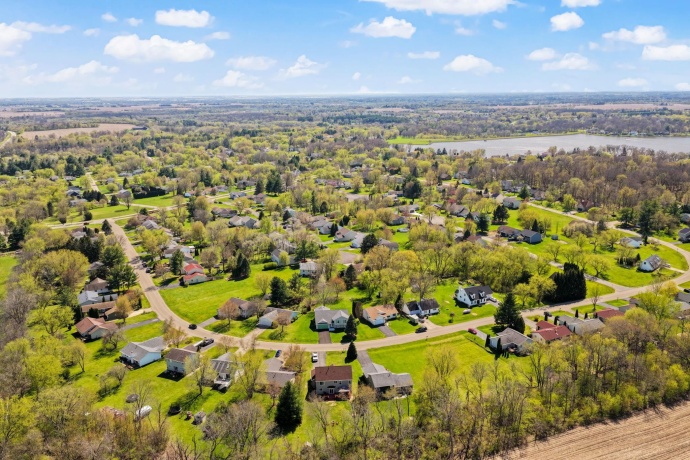 137 Lamplighter Loop SE, POPLAR GROVE, Illinois 61065, 4 Bedrooms Bedrooms, ,2 BathroomsBathrooms,House,For Sale,Lamplighter Loop SE,202602394