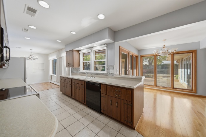 1213 Douglas, DIXON, Illinois 61021, 3 Bedrooms Bedrooms, ,2 BathroomsBathrooms,House,For Sale,Douglas,202602404