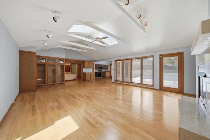 1213 Douglas, DIXON, Illinois 61021, 3 Bedrooms Bedrooms, ,2 BathroomsBathrooms,House,For Sale,Douglas,202602404