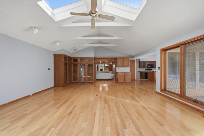 1213 Douglas, DIXON, Illinois 61021, 3 Bedrooms Bedrooms, ,2 BathroomsBathrooms,House,For Sale,Douglas,202602404