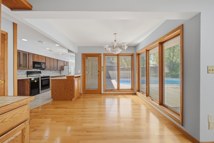 1213 Douglas, DIXON, Illinois 61021, 3 Bedrooms Bedrooms, ,2 BathroomsBathrooms,House,For Sale,Douglas,202602404