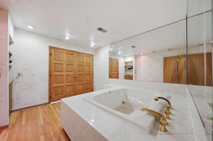 1213 Douglas, DIXON, Illinois 61021, 3 Bedrooms Bedrooms, ,2 BathroomsBathrooms,House,For Sale,Douglas,202602404