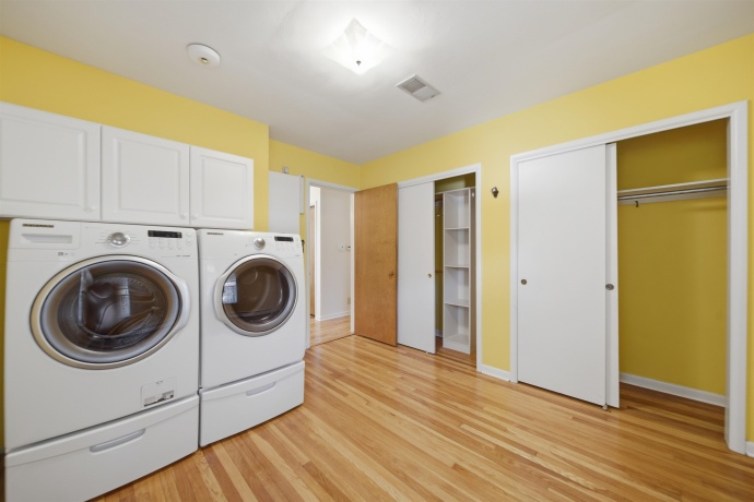 1213 Douglas, DIXON, Illinois 61021, 3 Bedrooms Bedrooms, ,2 BathroomsBathrooms,House,For Sale,Douglas,202602404