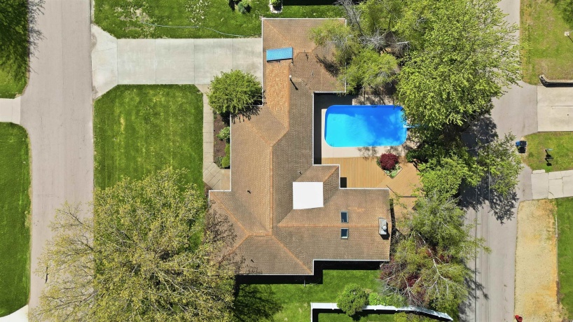 1213 Douglas, DIXON, Illinois 61021, 3 Bedrooms Bedrooms, ,2 BathroomsBathrooms,House,For Sale,Douglas,202602404