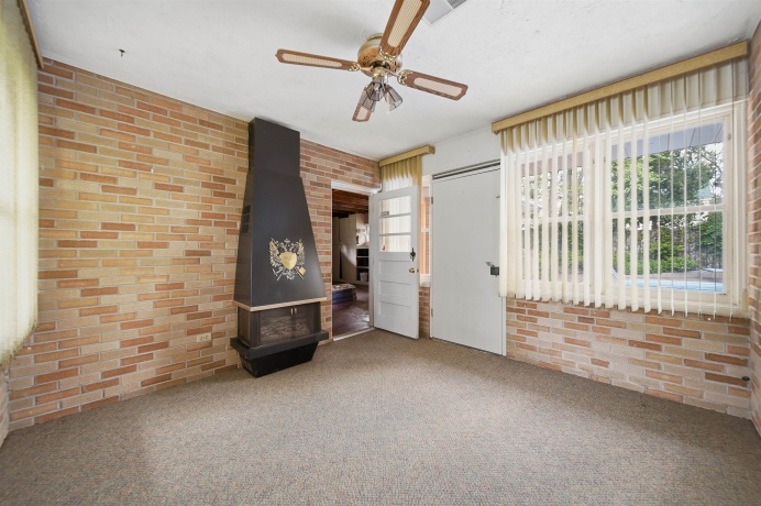 1213 Douglas, DIXON, Illinois 61021, 3 Bedrooms Bedrooms, ,2 BathroomsBathrooms,House,For Sale,Douglas,202602404