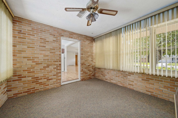 1213 Douglas, DIXON, Illinois 61021, 3 Bedrooms Bedrooms, ,2 BathroomsBathrooms,House,For Sale,Douglas,202602404