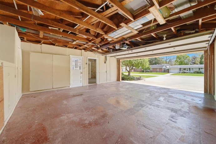 1213 Douglas, DIXON, Illinois 61021, 3 Bedrooms Bedrooms, ,2 BathroomsBathrooms,House,For Sale,Douglas,202602404