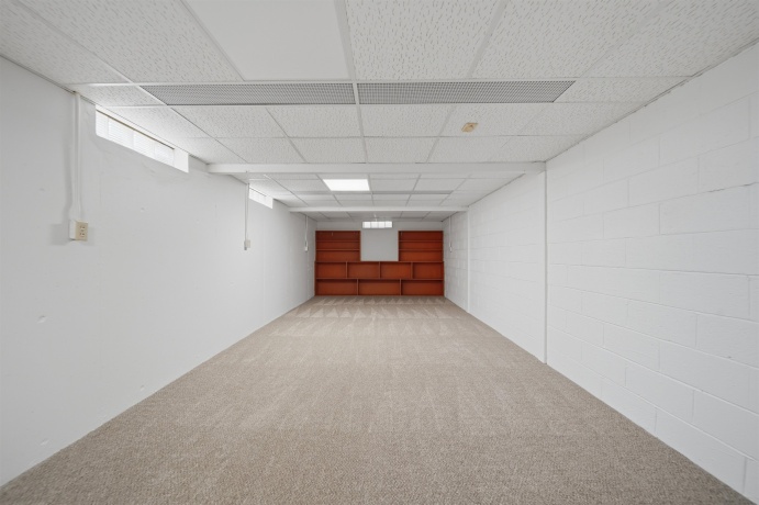 1213 Douglas, DIXON, Illinois 61021, 3 Bedrooms Bedrooms, ,2 BathroomsBathrooms,House,For Sale,Douglas,202602404