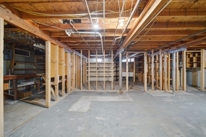 1213 Douglas, DIXON, Illinois 61021, 3 Bedrooms Bedrooms, ,2 BathroomsBathrooms,House,For Sale,Douglas,202602404