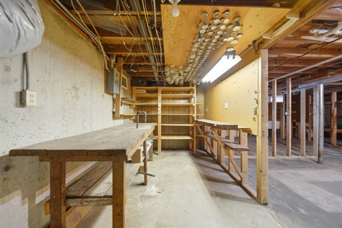 1213 Douglas, DIXON, Illinois 61021, 3 Bedrooms Bedrooms, ,2 BathroomsBathrooms,House,For Sale,Douglas,202602404