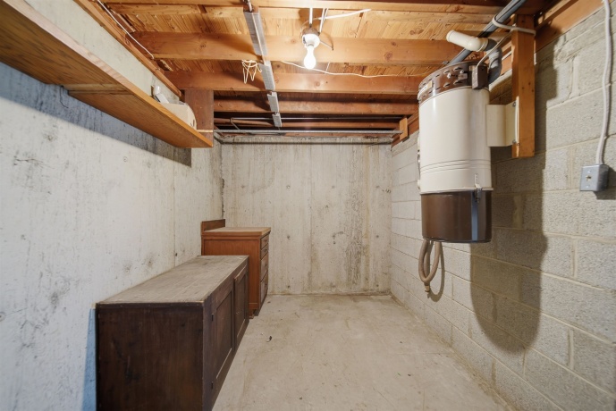 1213 Douglas, DIXON, Illinois 61021, 3 Bedrooms Bedrooms, ,2 BathroomsBathrooms,House,For Sale,Douglas,202602404