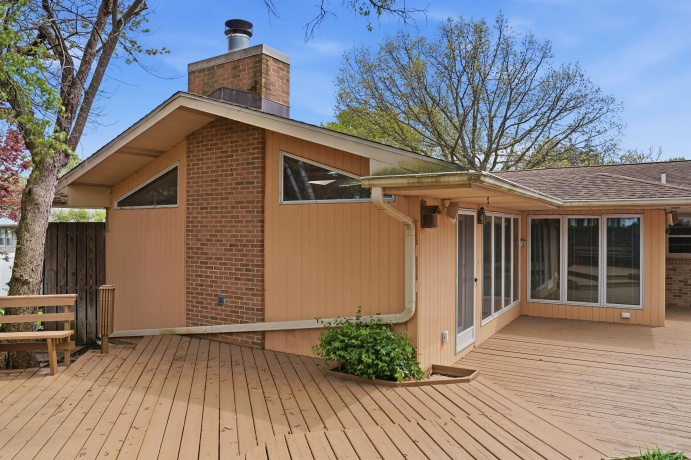 1213 Douglas, DIXON, Illinois 61021, 3 Bedrooms Bedrooms, ,2 BathroomsBathrooms,House,For Sale,Douglas,202602404