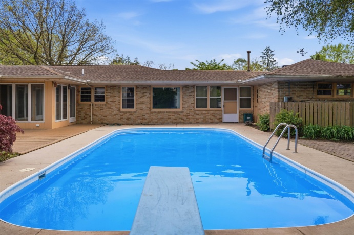 1213 Douglas, DIXON, Illinois 61021, 3 Bedrooms Bedrooms, ,2 BathroomsBathrooms,House,For Sale,Douglas,202602404