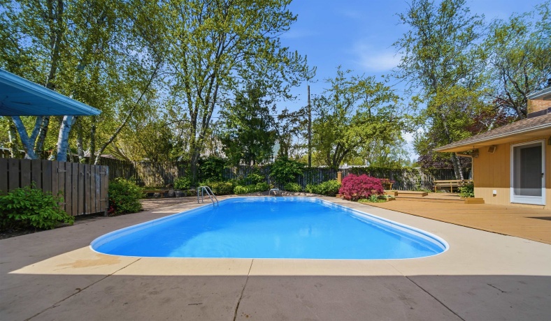 1213 Douglas, DIXON, Illinois 61021, 3 Bedrooms Bedrooms, ,2 BathroomsBathrooms,House,For Sale,Douglas,202602404