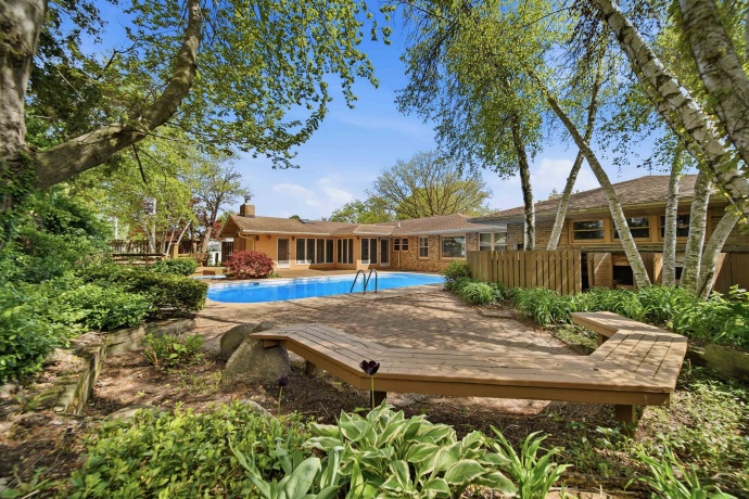 1213 Douglas, DIXON, Illinois 61021, 3 Bedrooms Bedrooms, ,2 BathroomsBathrooms,House,For Sale,Douglas,202602404