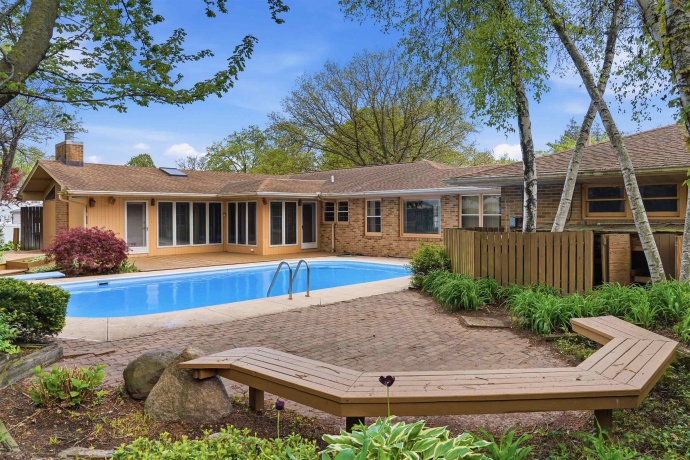 1213 Douglas, DIXON, Illinois 61021, 3 Bedrooms Bedrooms, ,2 BathroomsBathrooms,House,For Sale,Douglas,202602404