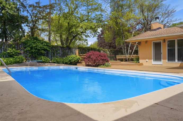 1213 Douglas, DIXON, Illinois 61021, 3 Bedrooms Bedrooms, ,2 BathroomsBathrooms,House,For Sale,Douglas,202602404