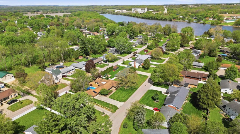 1213 Douglas, DIXON, Illinois 61021, 3 Bedrooms Bedrooms, ,2 BathroomsBathrooms,House,For Sale,Douglas,202602404