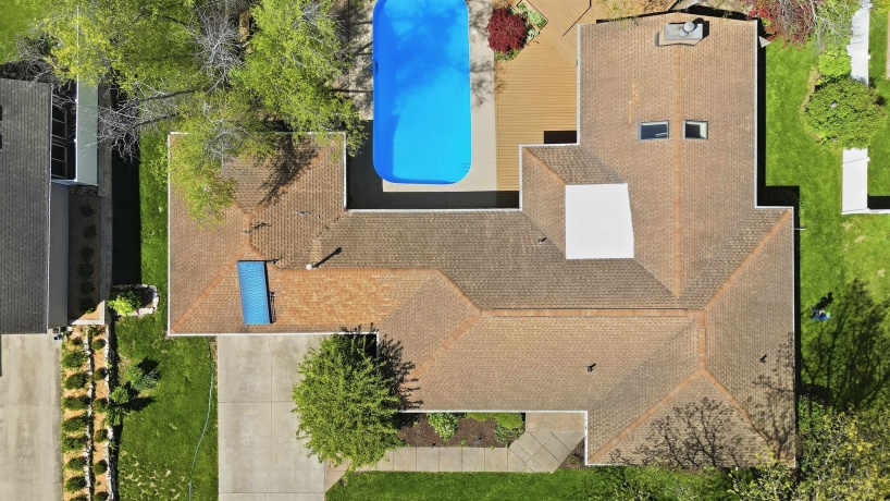 1213 Douglas, DIXON, Illinois 61021, 3 Bedrooms Bedrooms, ,2 BathroomsBathrooms,House,For Sale,Douglas,202602404