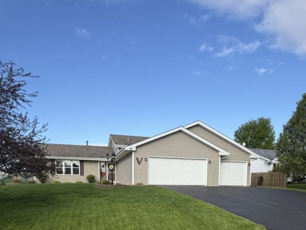 532 Autumnwolf, DAVIS JUNCTION, Illinois 61020, 3 Bedrooms Bedrooms, ,2 BathroomsBathrooms,House,For Sale,Autumnwolf,202602409