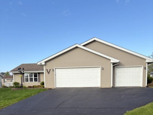 532 Autumnwolf, DAVIS JUNCTION, Illinois 61020, 3 Bedrooms Bedrooms, ,2 BathroomsBathrooms,House,For Sale,Autumnwolf,202602409