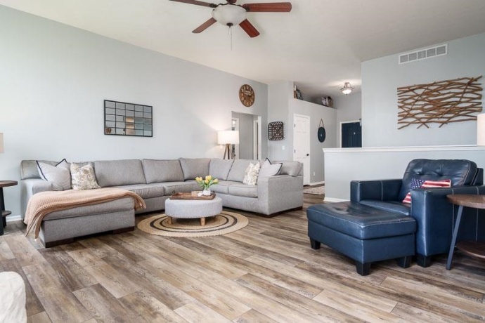 640 Par, BELVIDERE, Illinois 61008, 4 Bedrooms Bedrooms, ,3 BathroomsBathrooms,House,For Sale,Par,202602410