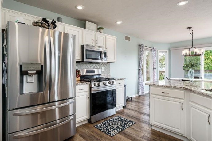 640 Par, BELVIDERE, Illinois 61008, 4 Bedrooms Bedrooms, ,3 BathroomsBathrooms,House,For Sale,Par,202602410