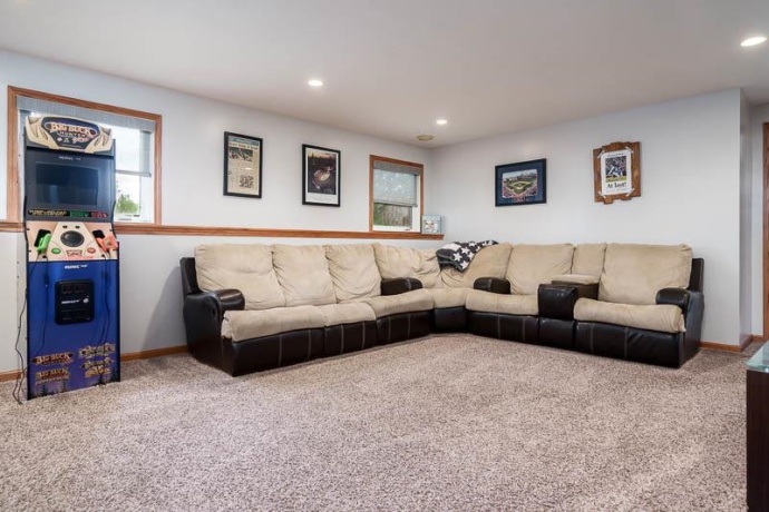 640 Par, BELVIDERE, Illinois 61008, 4 Bedrooms Bedrooms, ,3 BathroomsBathrooms,House,For Sale,Par,202602410