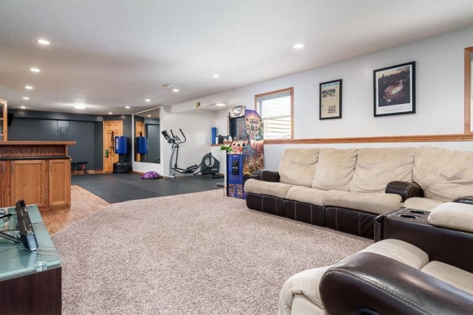 640 Par, BELVIDERE, Illinois 61008, 4 Bedrooms Bedrooms, ,3 BathroomsBathrooms,House,For Sale,Par,202602410