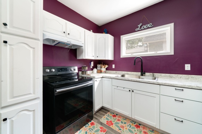 519 8th, DIXON, Illinois 61021, 3 Bedrooms Bedrooms, ,1 BathroomBathrooms,House,For Sale,8th,202602411