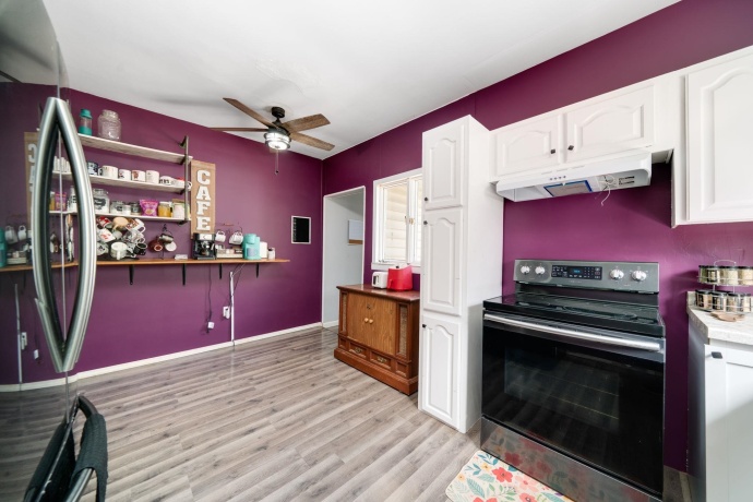 519 8th, DIXON, Illinois 61021, 3 Bedrooms Bedrooms, ,1 BathroomBathrooms,House,For Sale,8th,202602411