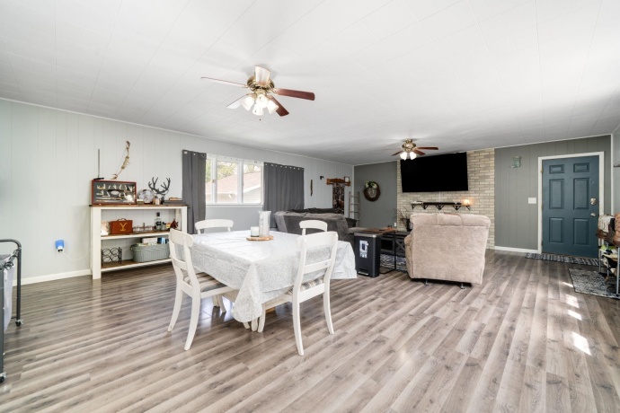 519 8th, DIXON, Illinois 61021, 3 Bedrooms Bedrooms, ,1 BathroomBathrooms,House,For Sale,8th,202602411