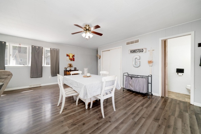 519 8th, DIXON, Illinois 61021, 3 Bedrooms Bedrooms, ,1 BathroomBathrooms,House,For Sale,8th,202602411