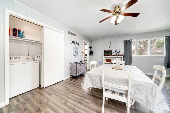 519 8th, DIXON, Illinois 61021, 3 Bedrooms Bedrooms, ,1 BathroomBathrooms,House,For Sale,8th,202602411