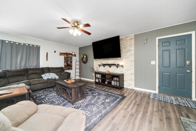 519 8th, DIXON, Illinois 61021, 3 Bedrooms Bedrooms, ,1 BathroomBathrooms,House,For Sale,8th,202602411