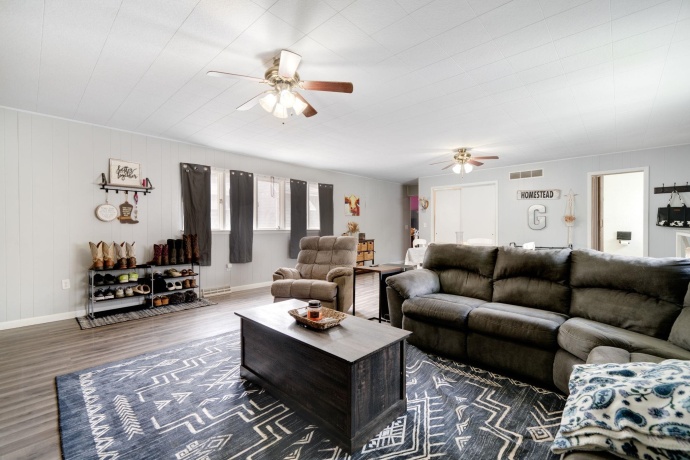 519 8th, DIXON, Illinois 61021, 3 Bedrooms Bedrooms, ,1 BathroomBathrooms,House,For Sale,8th,202602411