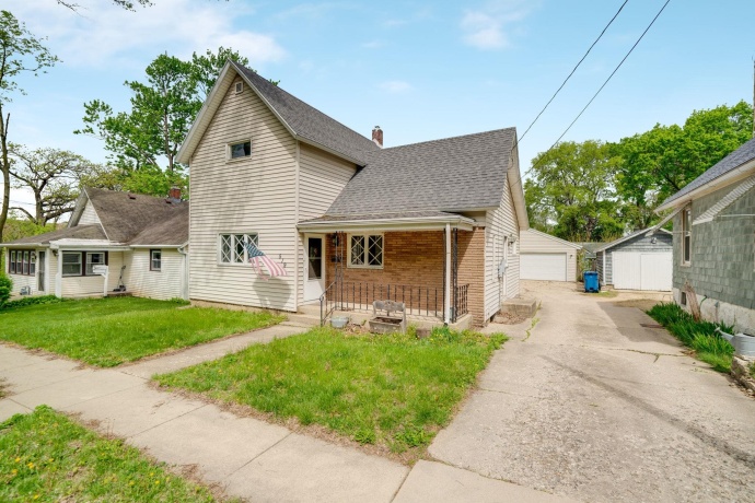 519 8th, DIXON, Illinois 61021, 3 Bedrooms Bedrooms, ,1 BathroomBathrooms,House,For Sale,8th,202602411