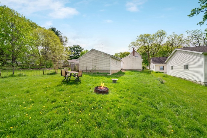 519 8th, DIXON, Illinois 61021, 3 Bedrooms Bedrooms, ,1 BathroomBathrooms,House,For Sale,8th,202602411