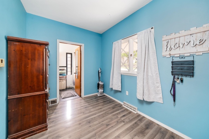 519 8th, DIXON, Illinois 61021, 3 Bedrooms Bedrooms, ,1 BathroomBathrooms,House,For Sale,8th,202602411
