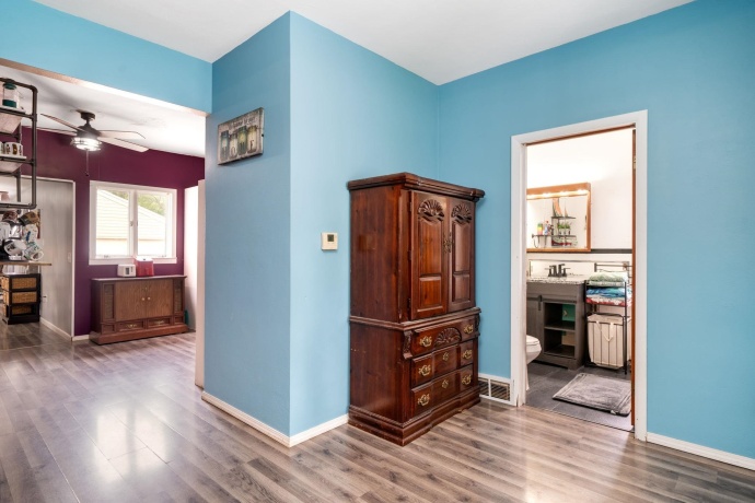 519 8th, DIXON, Illinois 61021, 3 Bedrooms Bedrooms, ,1 BathroomBathrooms,House,For Sale,8th,202602411