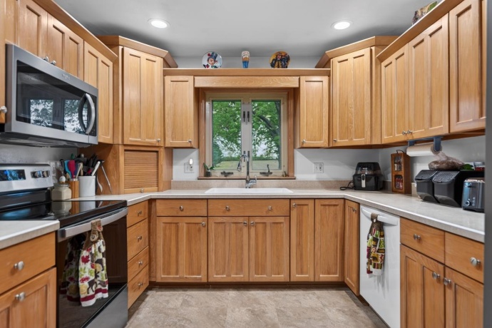 10160 Cemetery, PECATONICA, Illinois 61063, 4 Bedrooms Bedrooms, ,2 BathroomsBathrooms,House,For Sale,Cemetery,202602414