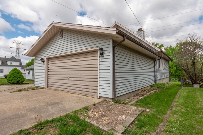 1839 1st, DIXON, Illinois 61021, 3 Bedrooms Bedrooms, ,1 BathroomBathrooms,House,For Sale,1st,202602417