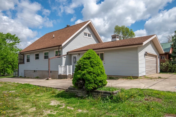 1839 1st, DIXON, Illinois 61021, 3 Bedrooms Bedrooms, ,1 BathroomBathrooms,House,For Sale,1st,202602417