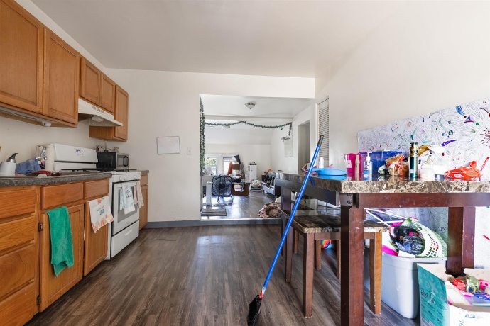140-142 Summit, ROCKFORD, Illinois 61107, ,3 - 4 Units,For Sale,Summit,202602424