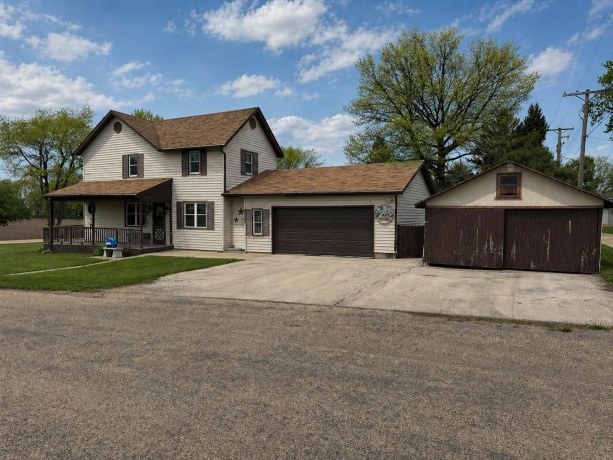 317 Walnut, SHANNON, Illinois 61078, 4 Bedrooms Bedrooms, ,2 BathroomsBathrooms,House,For Sale,Walnut,202602432