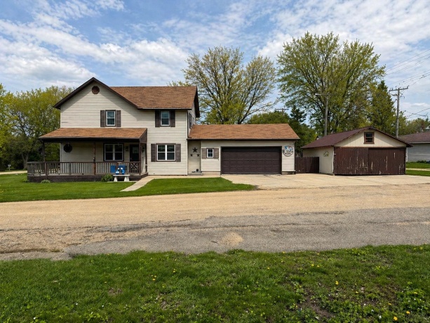 317 Walnut, SHANNON, Illinois 61078, 4 Bedrooms Bedrooms, ,2 BathroomsBathrooms,House,For Sale,Walnut,202602432